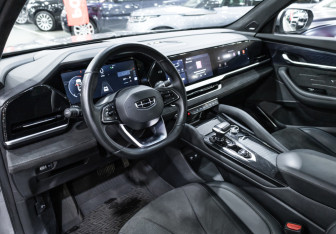 Подержанный автомобиль Geely Monjaro 2024 года (11 фото)