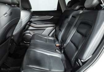 Подержанный автомобиль Exeed LX 2023 года (10 фото)