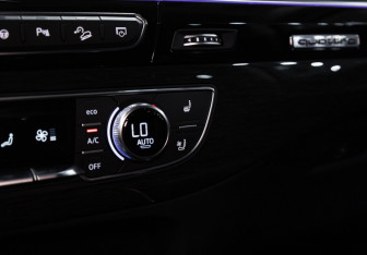 Подержанный автомобиль Audi Q7 2017 года (23 фото)