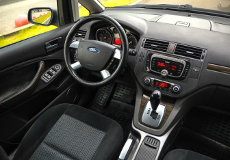 Подержанный автомобиль Ford C-MAX 2008 года (10 фото)