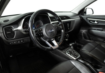 Подержанный автомобиль Kia Rio Hatchback 2021 года (11 фото)