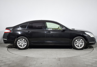 Подержанный автомобиль Nissan Teana 2011 года (4 фото)