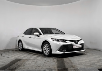 Подержанный автомобиль Toyota Camry Sedan 2019 года (3 фото)