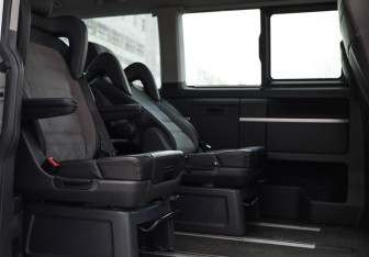 Подержанный автомобиль Volkswagen Multivan 2020 года (33 фото)