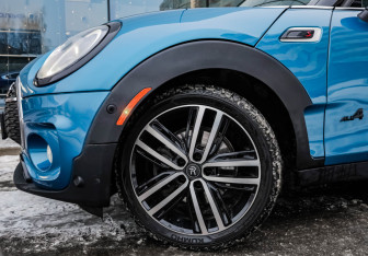 Подержанный автомобиль MINI Clubman Wagon 2022 года (3 фото)