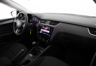 Подержанный автомобиль Skoda Octavia Liftback 2019 года (12 фото)