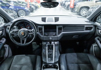 Подержанный автомобиль Porsche Macan 2018 года (25 фото)