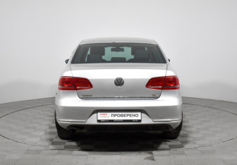 Подержанный автомобиль Volkswagen Passat Sedan 2011 года (6 фото)