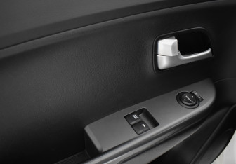 Подержанный автомобиль Kia Rio Sedan 2015 года (10 фото)