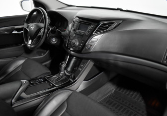 Подержанный автомобиль Hyundai i40 Sedan 2016 года (13 фото)