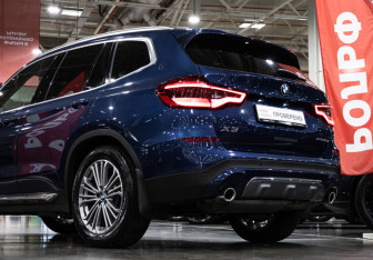 Подержанный автомобиль BMW X3 2018 года (10 фото)