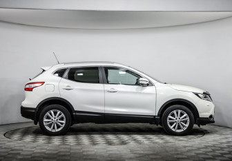 Подержанный автомобиль Nissan Qashqai 2014 года (4 фото)