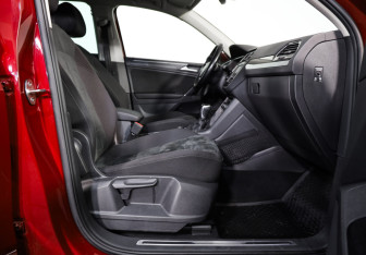 Подержанный автомобиль Volkswagen Tiguan 2017 года (21 фото)