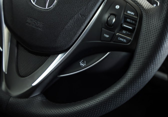 Подержанный автомобиль Acura TLX 2014 года (11 фото)
