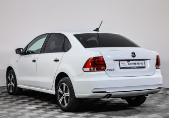 Подержанный автомобиль Volkswagen Polo Sedan 2018 года (7 фото)