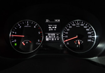 Подержанный автомобиль Nissan X-Trail 2013 года (12 фото)