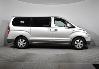 Подержанный автомобиль Hyundai Grand Starex 2010 года (4 фото)