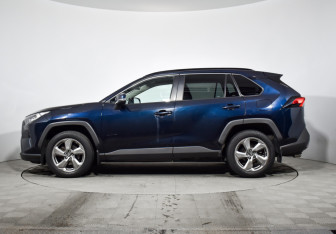Подержанный автомобиль Toyota RAV4 2019 года (8 фото)