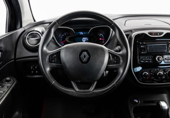 Подержанный автомобиль Renault Kaptur 2017 года (12 фото)