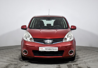 Подержанный автомобиль Nissan Note 2012 года (2 фото)