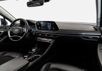 Подержанный автомобиль Hyundai Sonata 2020 года (11 фото)