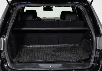 Подержанный автомобиль Jeep Grand Cherokee 2013 года (32 фото)