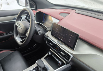 Подержанный автомобиль Geely Coolray 2023 года (23 фото)