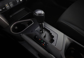 Подержанный автомобиль Toyota RAV4 2015 года (15 фото)