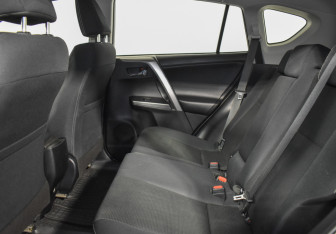 Подержанный автомобиль Toyota RAV4 2018 года (11 фото)