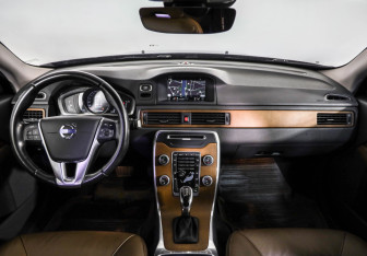 Подержанный автомобиль Volvo XC70 2015 года (10 фото)