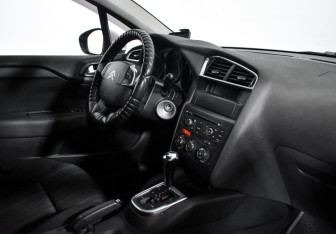 Подержанный автомобиль Citroen C4 Hatchback 2012 года (13 фото)