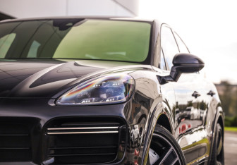 Подержанный автомобиль Porsche Cayenne 2019 года (2 фото)