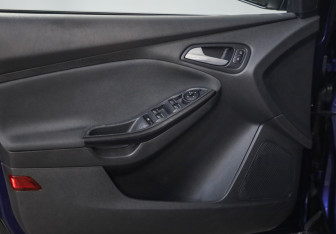 Подержанный автомобиль Ford Focus Hatchback 2016 года (19 фото)