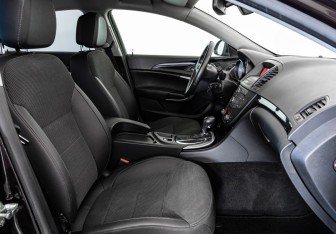 Подержанный автомобиль Opel Insignia Liftback 2012 года (17 фото)