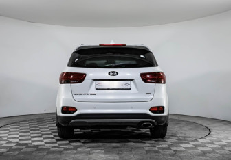 Подержанный автомобиль Kia Sorento 2019 года (6 фото)