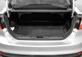 Подержанный автомобиль Ford Focus Sedan 2011 года (19 фото)