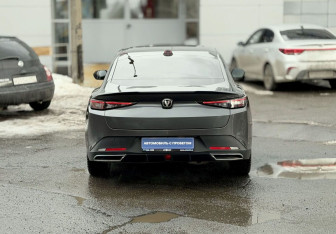 Подержанный автомобиль Changan Lamore 2023 года (5 фото)