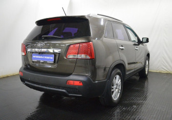 Подержанный автомобиль Kia Sorento 2011 года (5 фото)