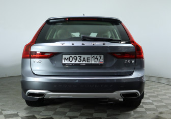 Подержанный автомобиль Volvo V90 Cross Country 2017 года (8 фото)