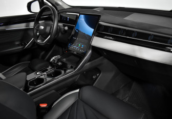 Подержанный автомобиль Geely Atlas 2023 года (14 фото)