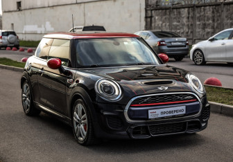 Подержанный автомобиль MINI Hatch 2016 года (5 фото)
