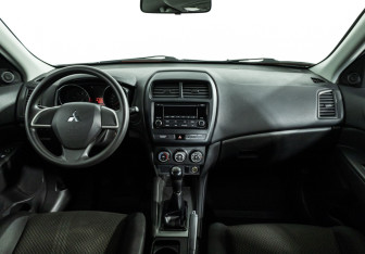 Подержанный автомобиль Mitsubishi ASX 2019 года (13 фото)