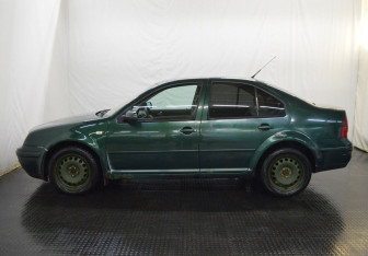 Подержанный автомобиль Volkswagen Bora Sedan 1998 года (8 фото)