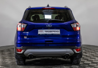 Подержанный автомобиль Ford Kuga 2017 года (6 фото)