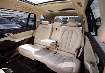 Подержанный автомобиль BMW X7 2019 года (21 фото)