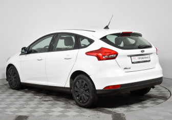 Подержанный автомобиль Ford Focus Hatchback 2017 года (7 фото)