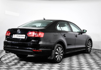 Подержанный автомобиль Volkswagen Jetta Sedan 2012 года (5 фото)