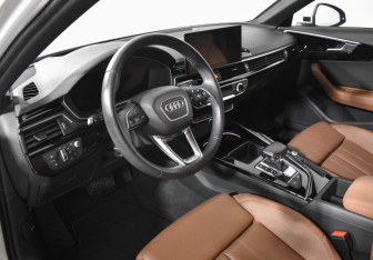 Подержанный автомобиль Audi A4 Sedan 2020 года (9 фото)