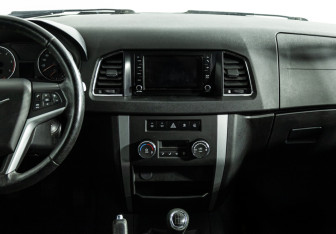 Подержанный автомобиль УАЗ Patriot 2018 года (14 фото)