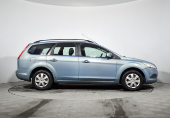Подержанный автомобиль Ford Focus Wagon 2009 года (4 фото)